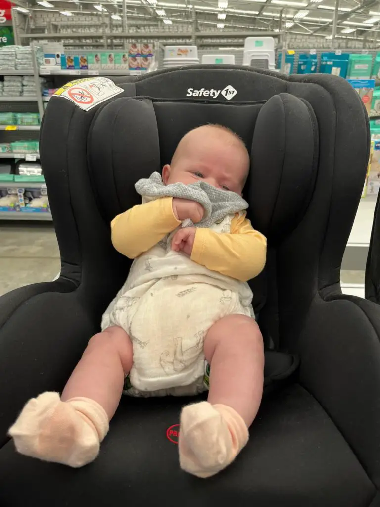 baby in carseat suitable for pavlik harness